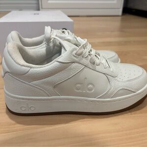 ALO Yoga Natural White Recovery Mode Low-Top Sneakers